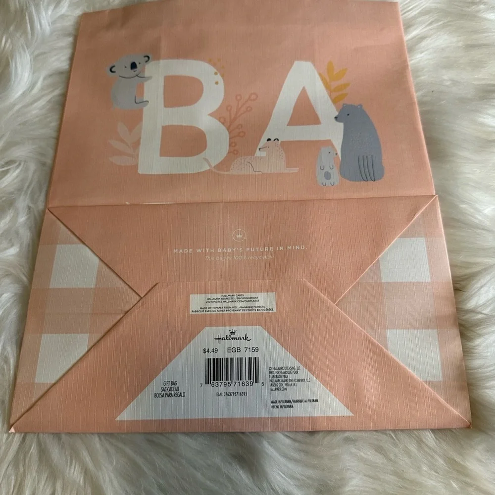🩵5/$8 Peach Baby Gift Bag with Animal Design